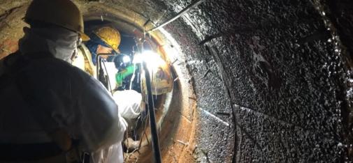 Performing the injection work to seal the São Paulo sewer