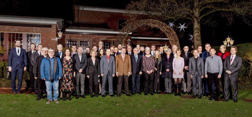 Traditional group picture of this year's long-service awardees at MC in the front garden of Gasthof Berger in Bottrop-Feldhausen.