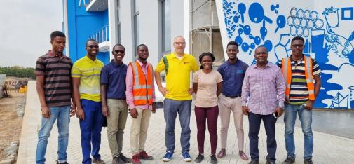 The R&D team of MC-Bauchemie Ghana with Dr. Wolfram Schmidt (in the middle), coordinator of the INFRACOST project and member of the Federal Institute for Materials Research and Testing (BAM), and with Noble Bediako (2nd from right), Managing Director of MC-Bauchemie Ghana.