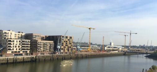 Futura Campus building (left) and the construction sites of the so-called Creative Blocks (right).