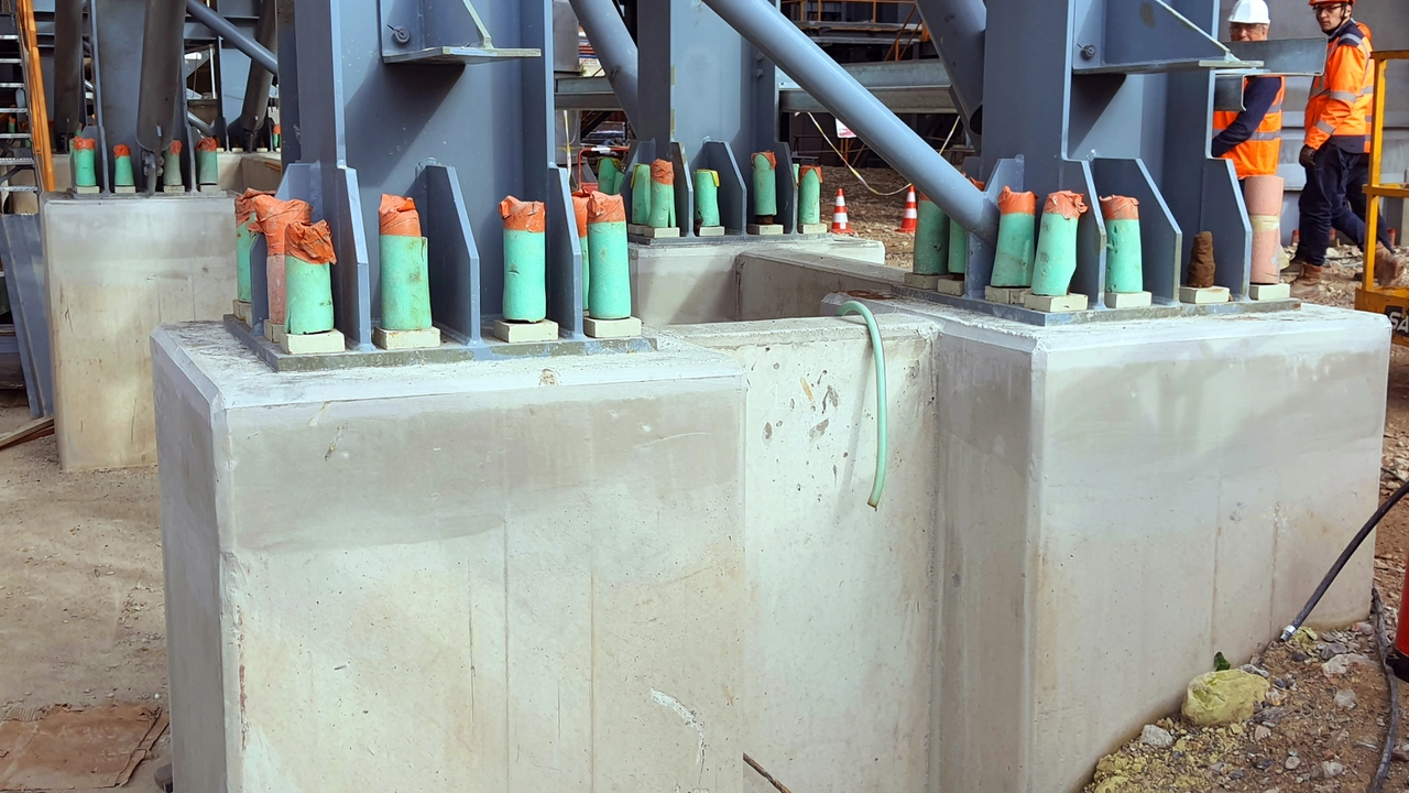 Emcekrete was also used for grouting and securing machine foundations and conveyor belt supports.