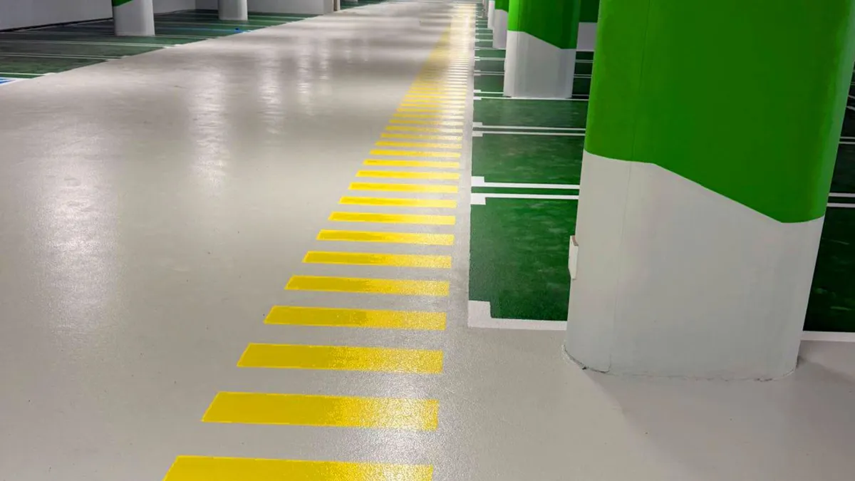 A high-performance, crack-bridging system setup was used in the multi-storey car park in Oradea, Romania, with the industrial floor resins MC-DUR 1320 VK, MC-DUR 1322, MC-DUR 2210 and MC-DUR 2211 MB.