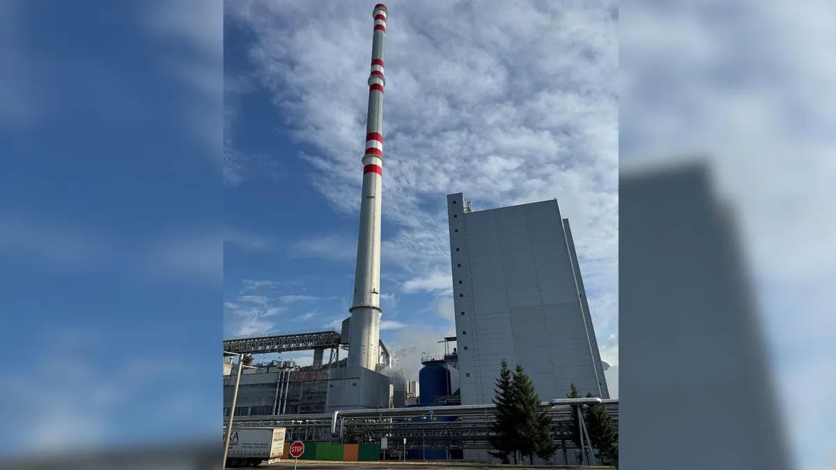 On a total surface area of around 5,200 m², contamination, deposits and weathered areas had to be removed. 