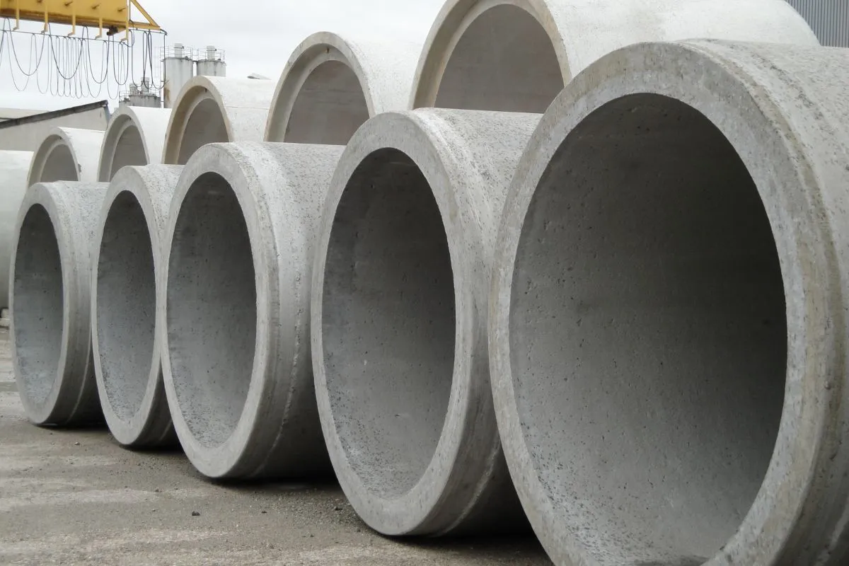 The manufacture of high-quality concrete products, such as pipes, places special demands on consistency, compactability and early strength.