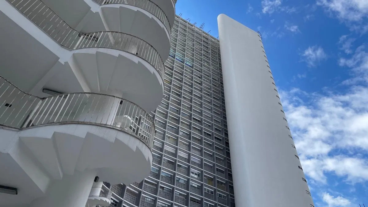 The 140-metre-high Edifício Copan in São Paulo is one of the largest residential buildings in the world, with 1,160 residential units and around 5,000 residents.