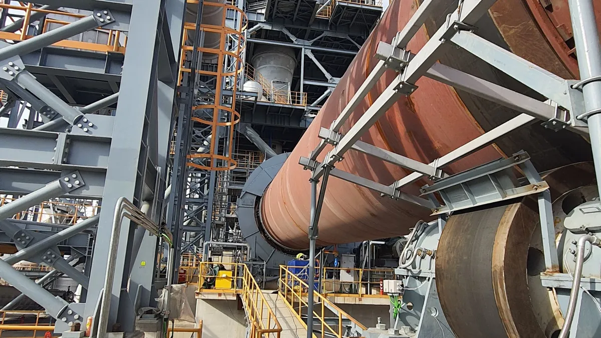 With the K6 project in Lumbres, northern France, EQIOM, a company of the CRH Group, is driving the transition of its French cement plant towards more sustainable production. 