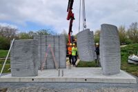 Once on the construction site, the prefab elements merely had to be placed on the precast concrete slab and connected to each other with the designated fixings.