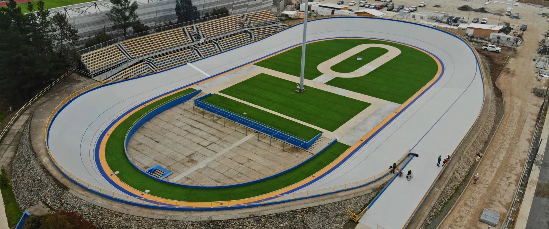 The cycling track of the Manuel Gallardo Velodrome in Chile underwent a comprehensive renovation.