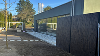 A view of the construction site: aesthetically pleasing partition walls serving as privacy screens ©Jakobsberg Nature Resort