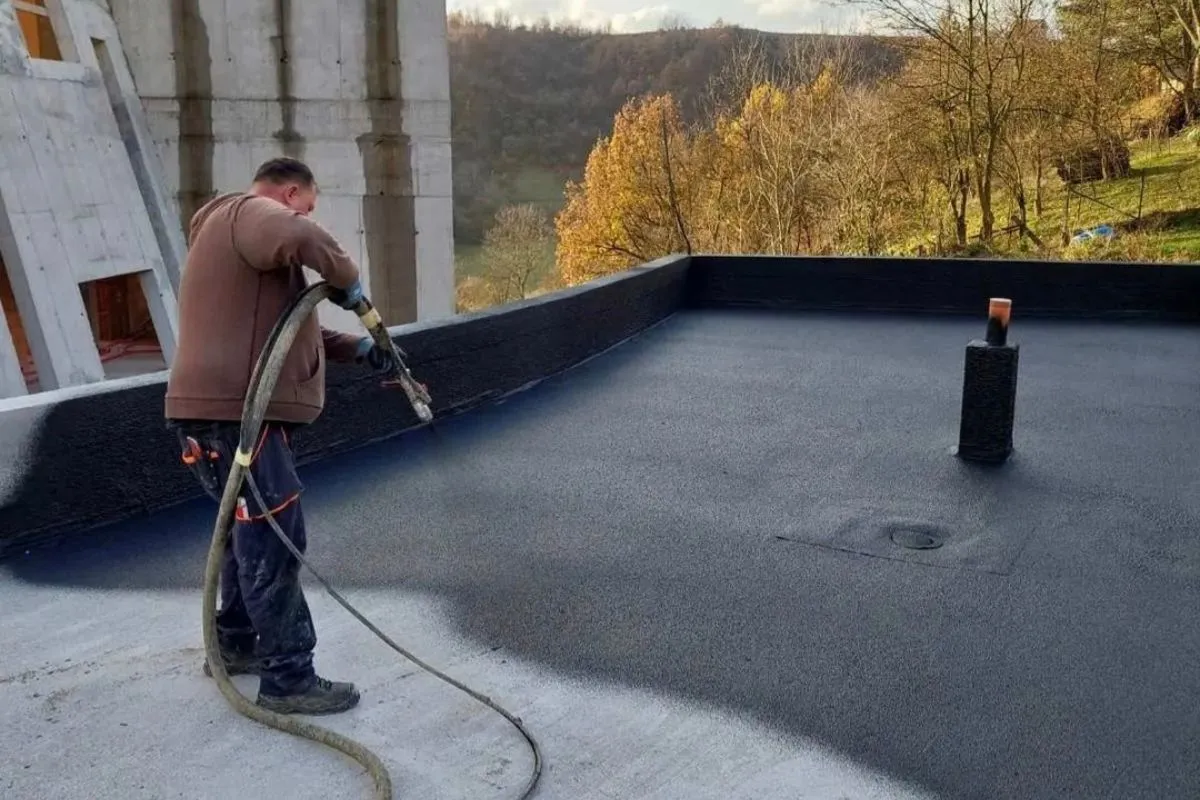 MC's thick bitumen coating was applied by spraying.