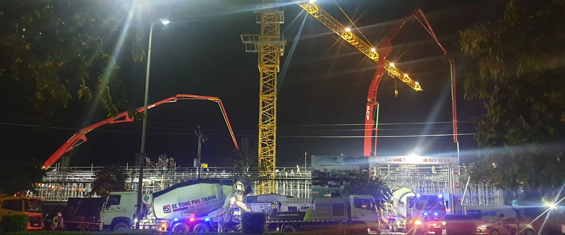View of the concreting work at night