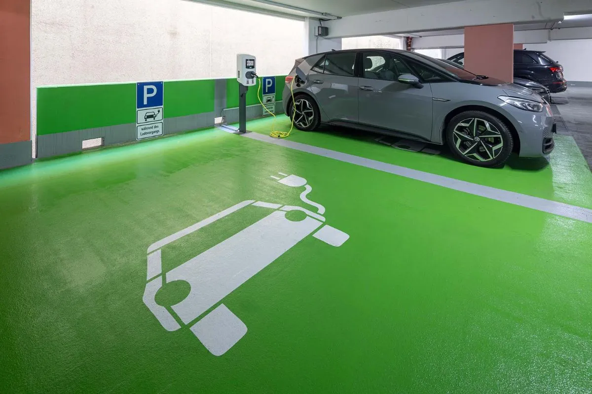 Until the end of 2026, 50 electric charging points will be coated with the MC-DUR TopSpeed OS 8 surface protection system 