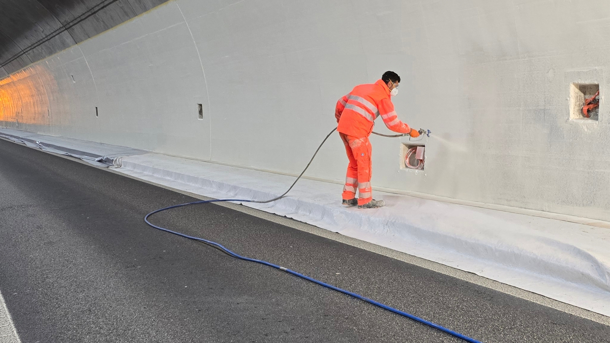Application using the airless spraying method