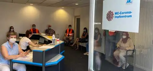 180 employees and 80 family members received a company vaccination against COVID-19 with the mRNA vaccine Comirnaty® from BioNTech/Pfizer on the MC-Bauchemie company premises in Bottrop on 17 and 18 June 2021.
