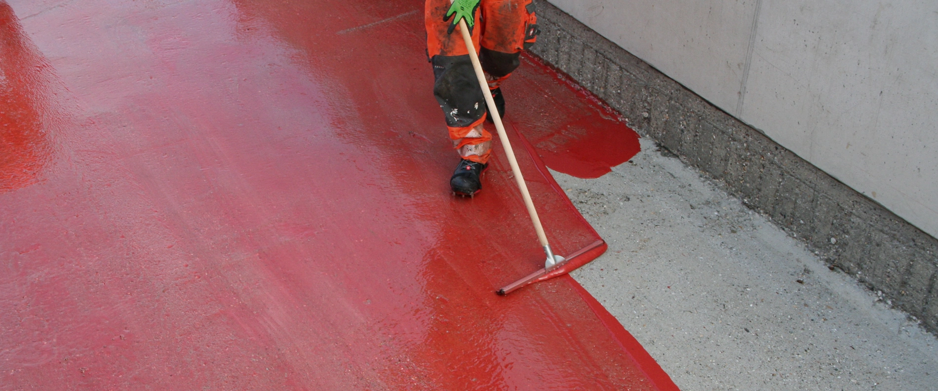With our sealant MC-DUR LF 680, bridges, trough structures and parking decks  can be quickly waterproofed, even in autumn and winter.