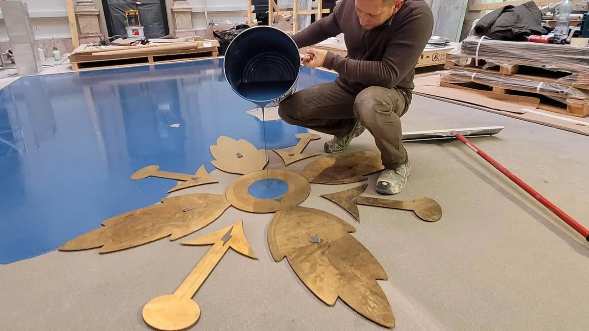 Close up of the work in the Krausz Palota office building