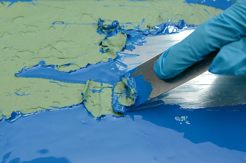 After sufficient exposure time of the decoating agent, several layers of paint can be removed in one operation.