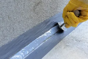MC-FLEX PU 22 Construct is being applied with a tool.