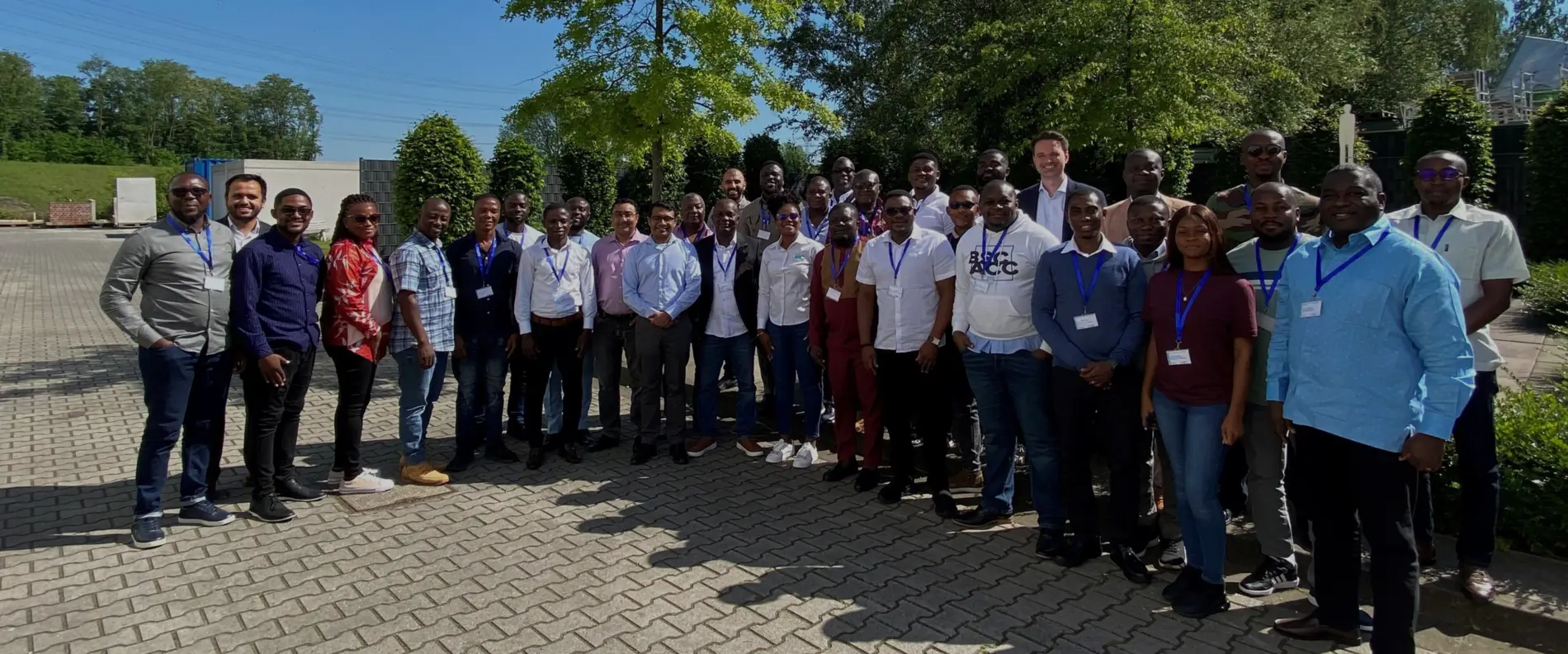 Group photo with the Ghanaian exoerts in front of MC-Bauchemie’s training center in Bottrop.
