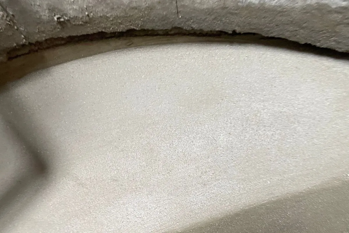 Compared to classic ombran MHP mortars, this product has a maximum grain size of only approx. 1 mm and a finer grading curve of the aggregates.