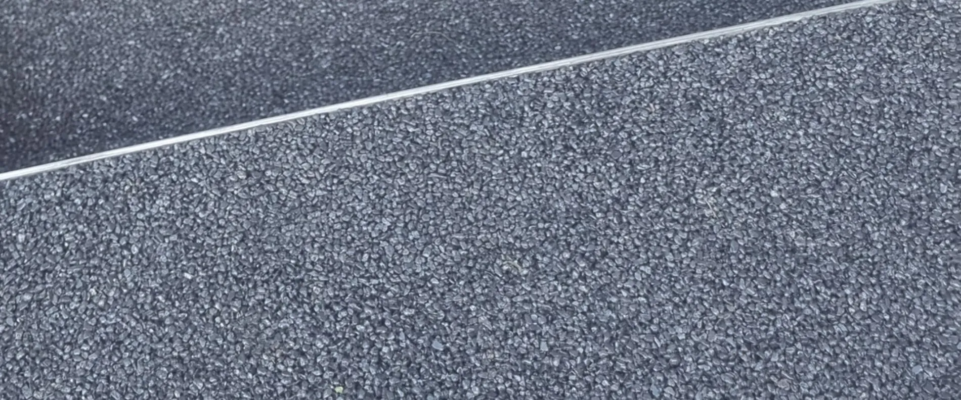 MC-DUR TopSpeed StoneCarpet is the decorative and drainable stone carpet from MC-Bauchemie.