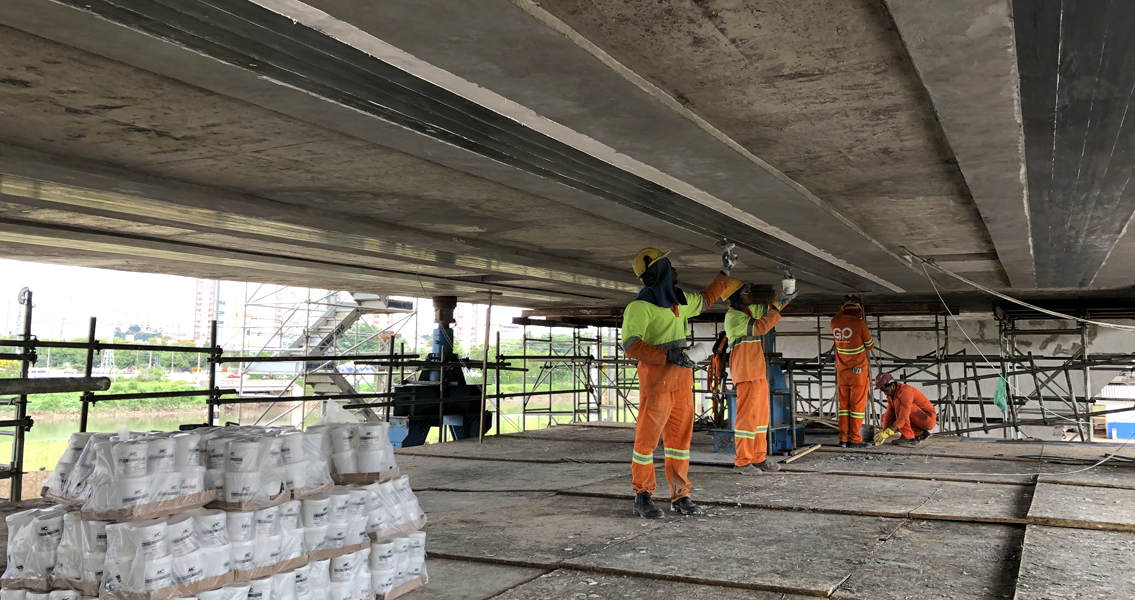 Jaguaré Bridge, a section of which sank by around two metres in November 2018, was opened to road traffic again in April 2019 after a possibly record-breaking repair time of just five months, thanks in part to MC's expertise.
