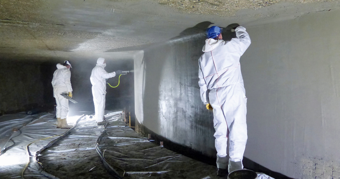 Around 2,800 m² of wall and ceiling area in the potable water tank were repaired with MC-RIM PW, the surface protection sytsem from MC specifically developed for such applications.