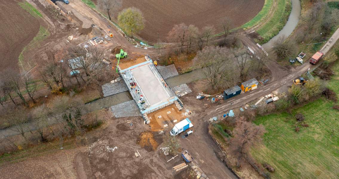 Perspective on the Lommersum Bridge in Weilerswist: The waterproofing work on the new Lommersum Bridge in Weilerswist took place on 8 December 2021 from 9:45 am to 5:00 pm.