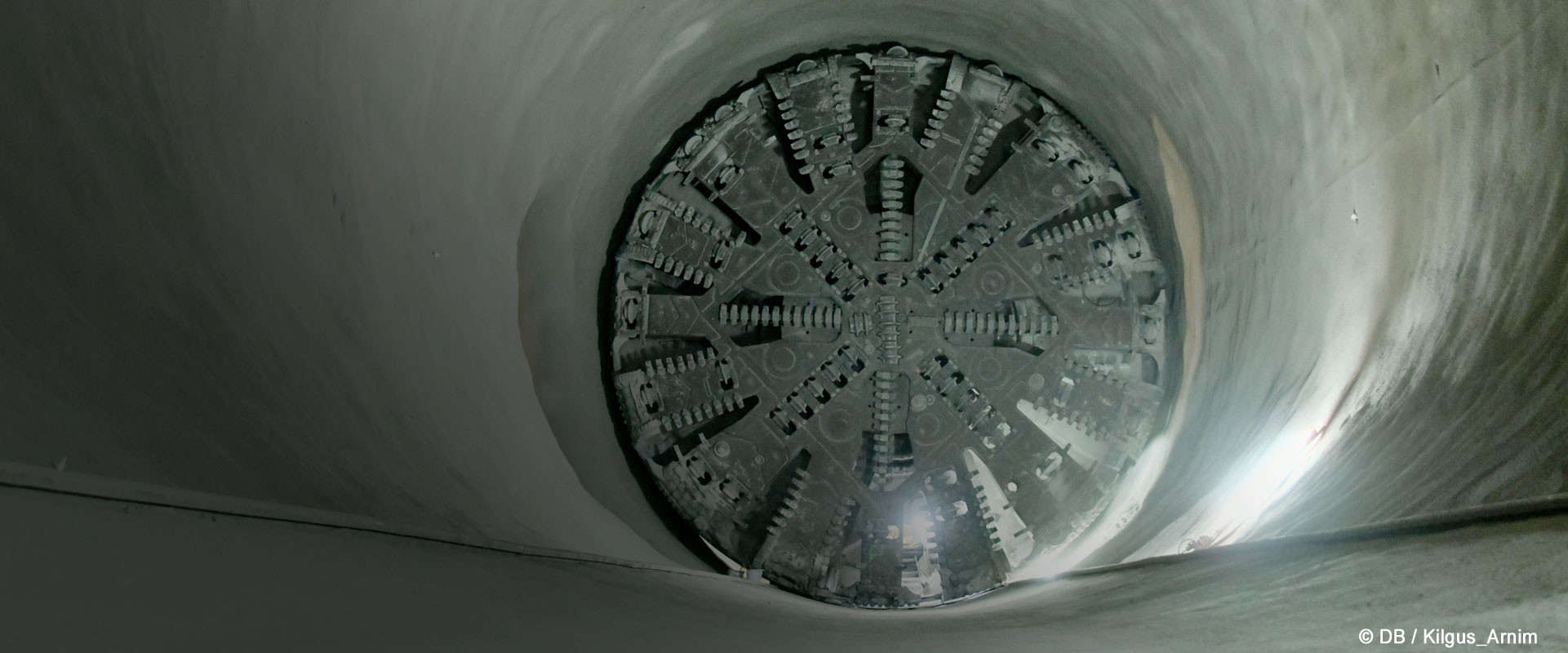 Der Fildertunnel ist eines von mehreren maschinell aufgefahrenen Großprojekten im Rahmen von Stuttgart 21, bei welchen unterschiedliche Technologien und Produktsysteme der MC zum Einsatz kamen.