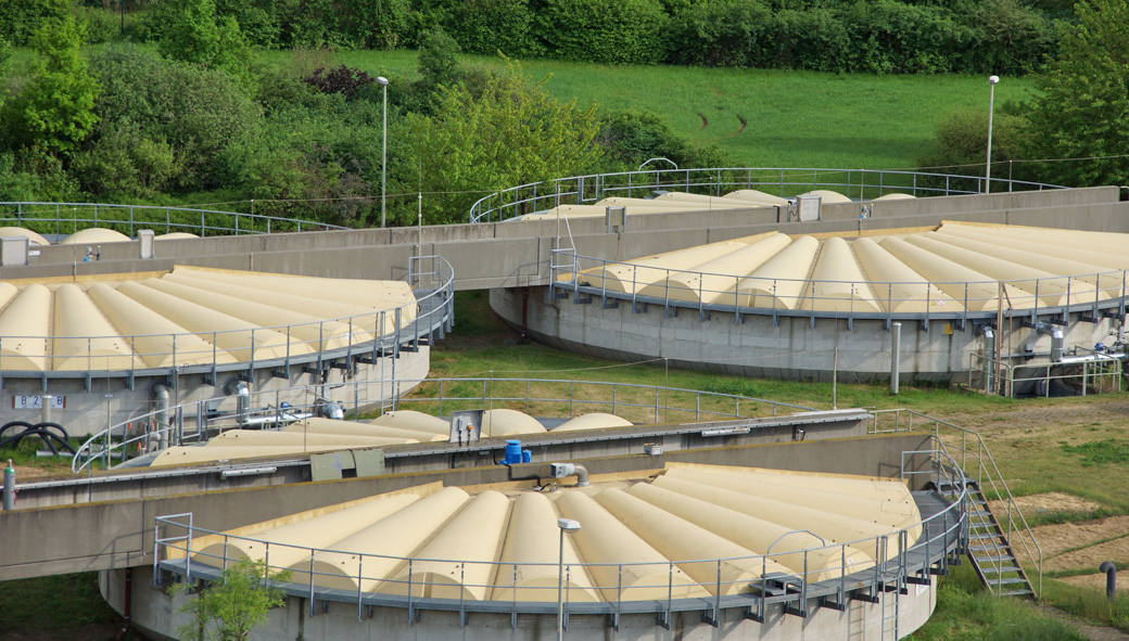 Reliable protection for enclosed sewage structures