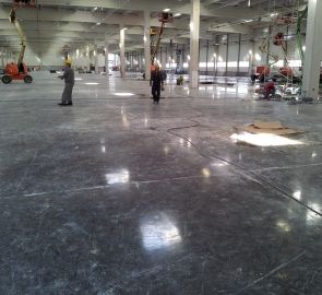 Post-Treatment of industrial floor with Emcoril Compact