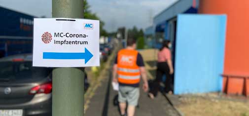 180 employees and 80 family members received a company vaccination against COVID-19 with the mRNA vaccine Comirnaty® from BioNTech/Pfizer on the MC-Bauchemie company premises in Bottrop on 17 and 18 June 2021.