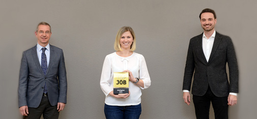 MC-Bauchemie receives the Top Job seal of approval for the second time after 2018 (from left to right): Christoph Hemming (Head of HR), Anna Kaja (HR Personnel Officer) and Nicolaus M. Müller (Managing Director MC-Bauchemie) proudly show off the award. In his laudation, Sigmar Gabriel, former Vice-Chancellor of Germany and patron of the nationwide company comparison survey, praised the positive personnel development and good employee prospects, as well as the appreciative corporate culture and communication credentials of the globally active building chemicals manufacturer.