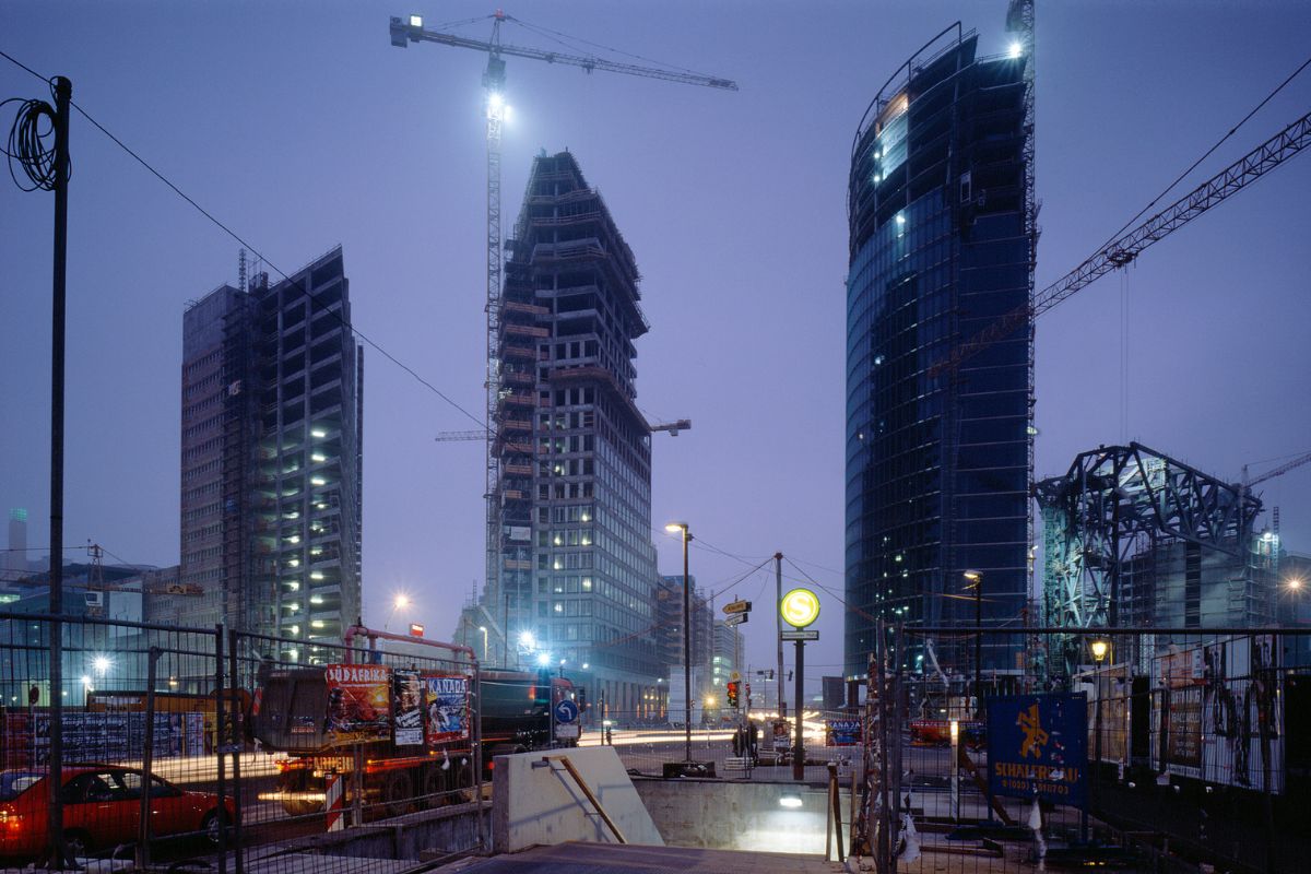 View of the "Neue Mitte Berlin" construction site at the end of the 1990s