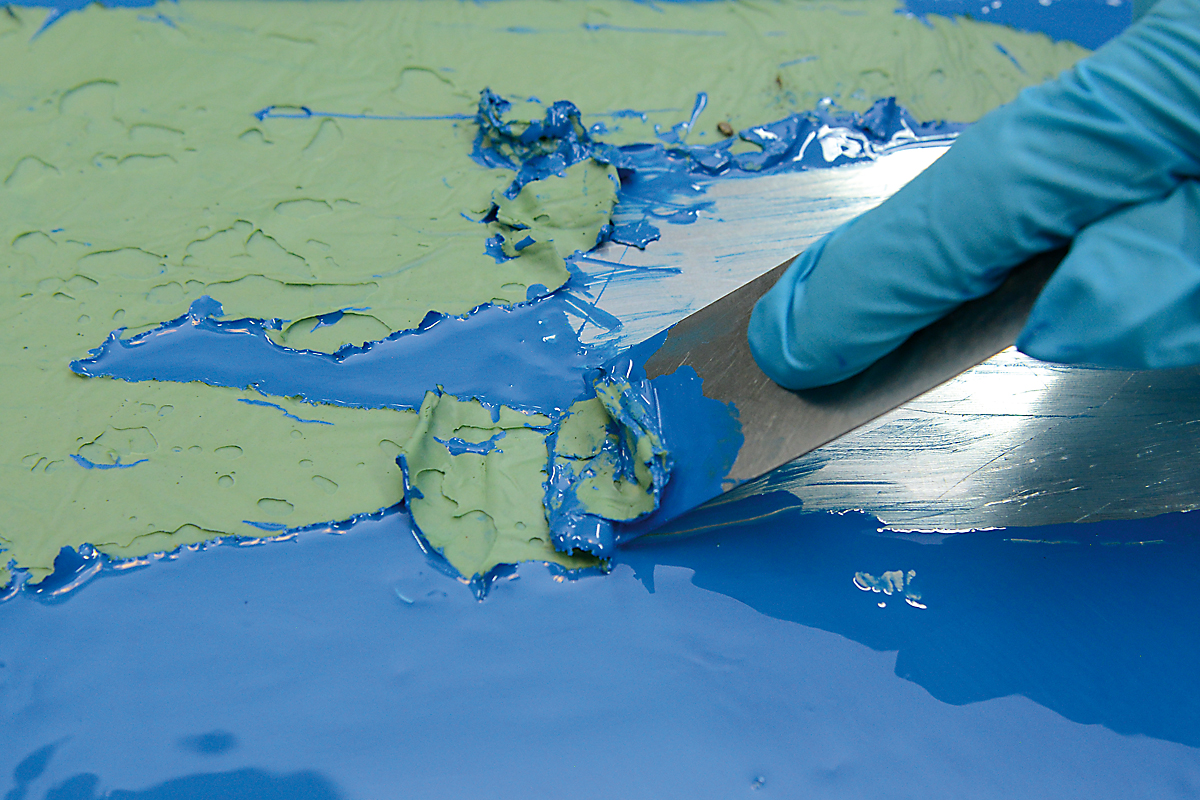 After sufficient exposure time of the decoating agent, several layers of paint can be removed in one operation.