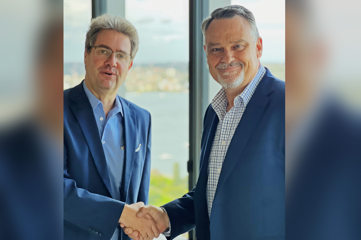Handshake after closing: Dr Ekkehard zur Mühlen (left), Managing Director of MC-Bauchemie, and Blair Edmonds, Managing Director of BCS, after sealing the contract on the acquisition of the construction chemical trading business of BCS by MC-Bauchemie on 1 December 2023 in Sydney.   MC-Bauchemie/BCS, Rydalmere/Bottrop