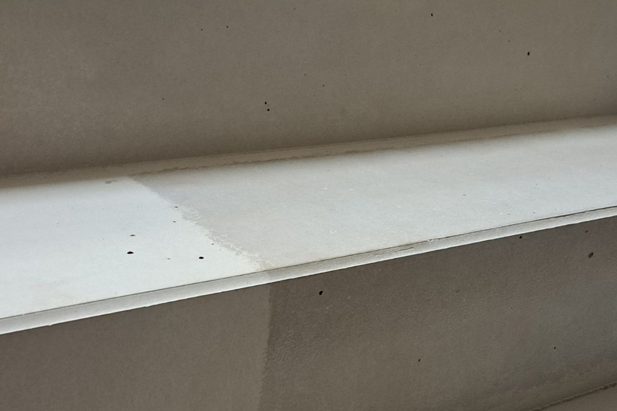 Sealing with MC-Floor Finish AC significantly increases the stain resistance of mineral substrates.